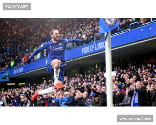 德令哈赛场父子情：陈梓航在父亲鼓励下踏上赛道